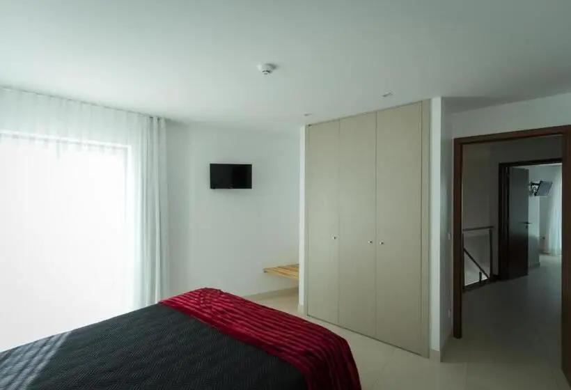 Apartament 3 Dormitoare, Peralux