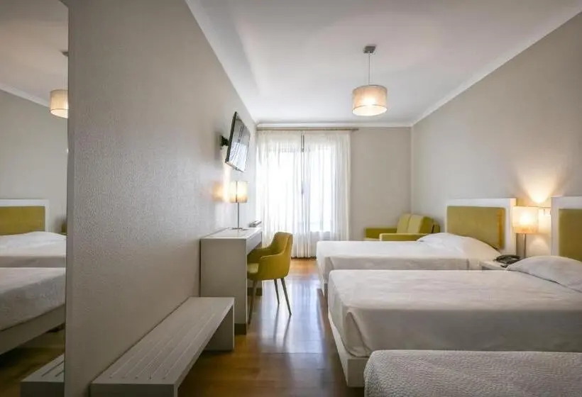 スタンダードトリプルルーム, Residencial Clássico