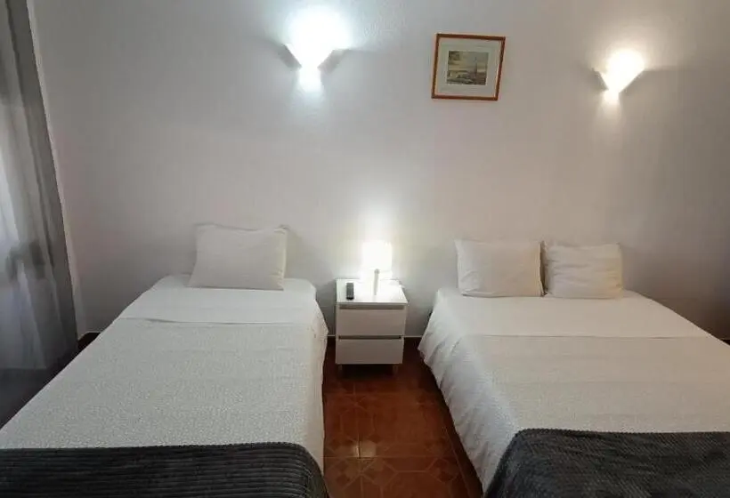 اتاق استاندارد سه نفره, Residencial S. Giao