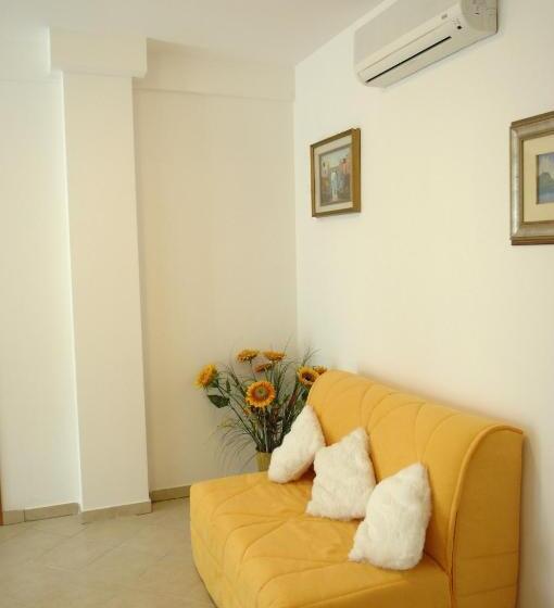 شقة غرفة واحدة, Residence Meeting