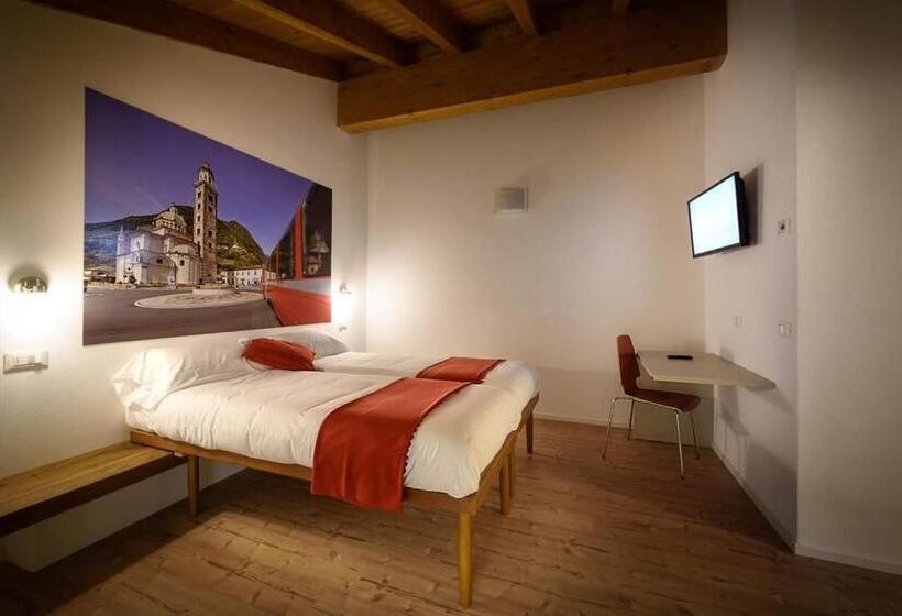 اتاق لوکس خانوادگی, Le Stanze Del Trenino Rosso