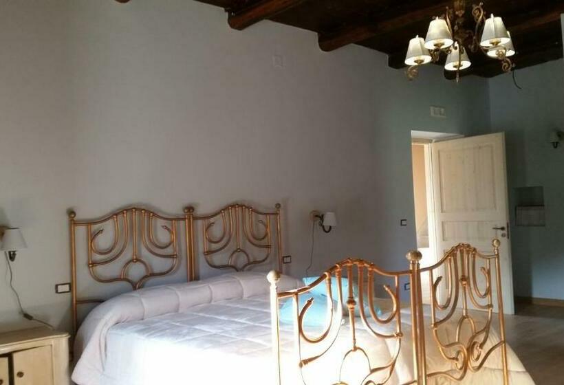 Deluxe Szoba, Mater Terra