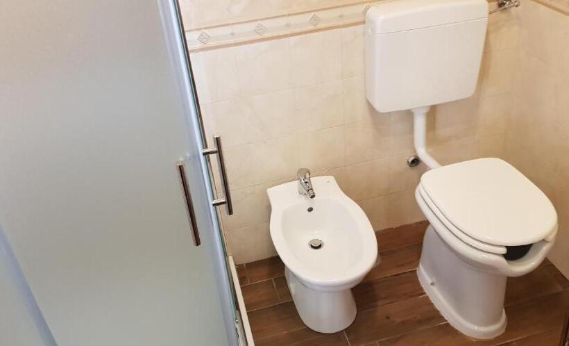 Standard Szoba, Mater Terra