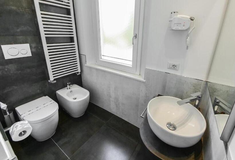 اتاق استاندارد یک نفره, La Bella Modena