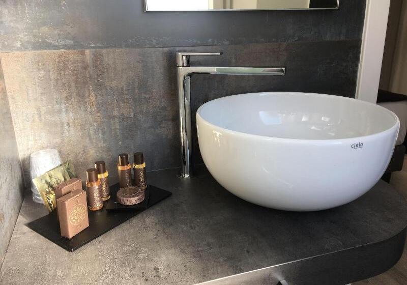 اتاق استاندارد یک نفره, La Bella Modena