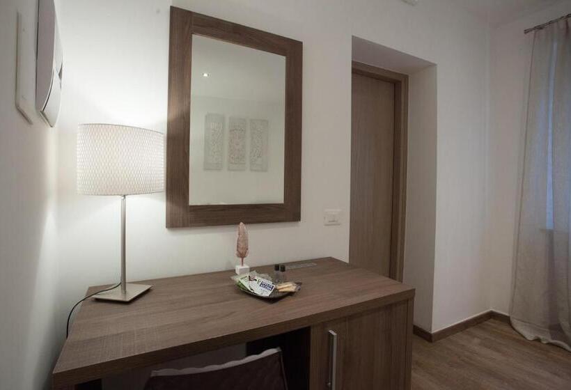 Полулюкс с Балконом, Magnifica Luxury Suites