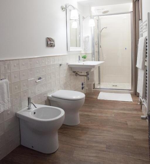 Полулюкс, Magnifica Luxury Suites