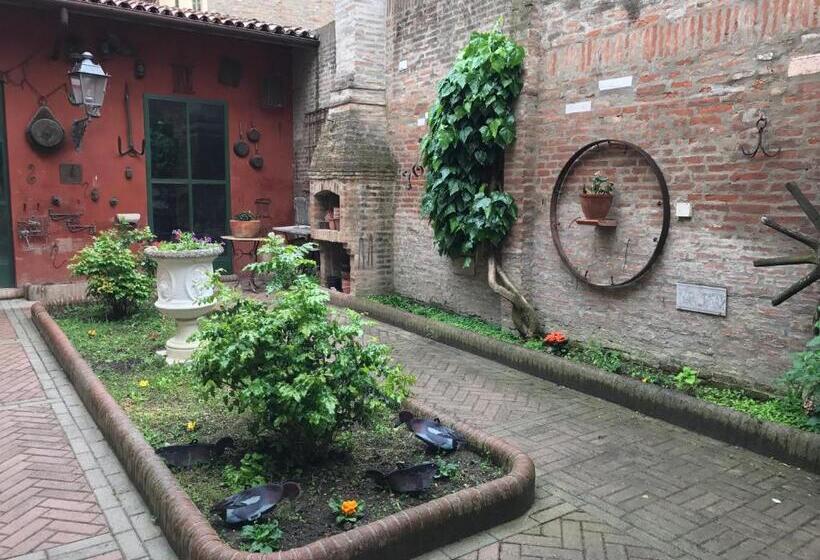 سوئیت با بالکن, Stella De' Tolomei