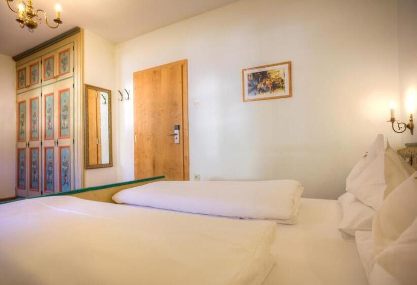 غرفة قياسية مزوَّدة بشُرفة, Pension Runer