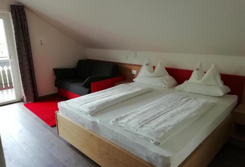 غرفة قياسية مزوَّدة بشُرفة, Pension Runer