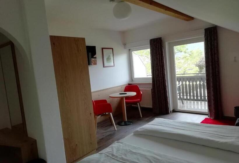 غرفة قياسية مزوَّدة بشُرفة, Pension Runer