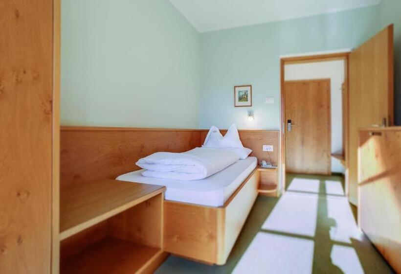 غرفة قياسية فردية مزودة بشُرفة, Pension Runer