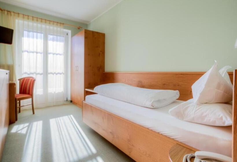 غرفة قياسية فردية مزودة بشُرفة, Pension Runer