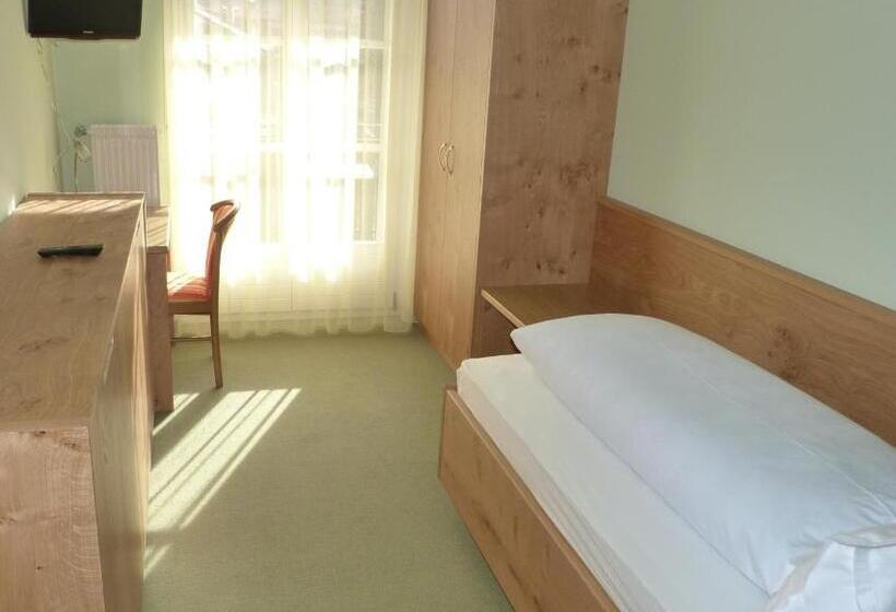 غرفة قياسية فردية مزودة بشُرفة, Pension Runer