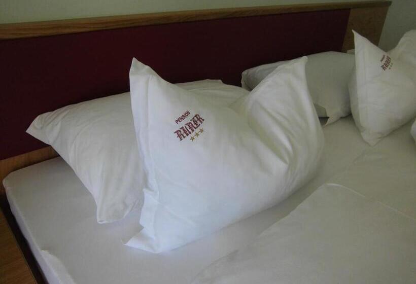 غرفة قياسية فردية مزودة بشُرفة, Pension Runer