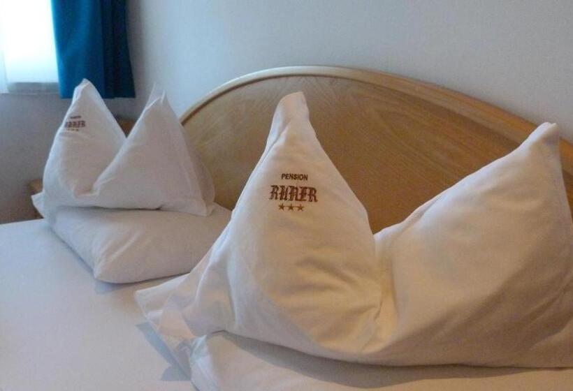 غرفة عائلية, Pension Runer