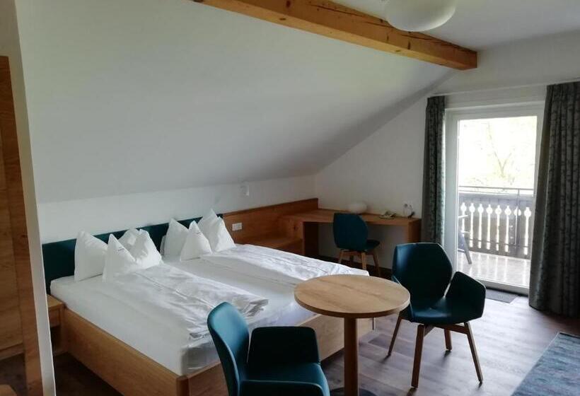 غرفة قياسية مزوَّدة بشُرفة, Pension Runer