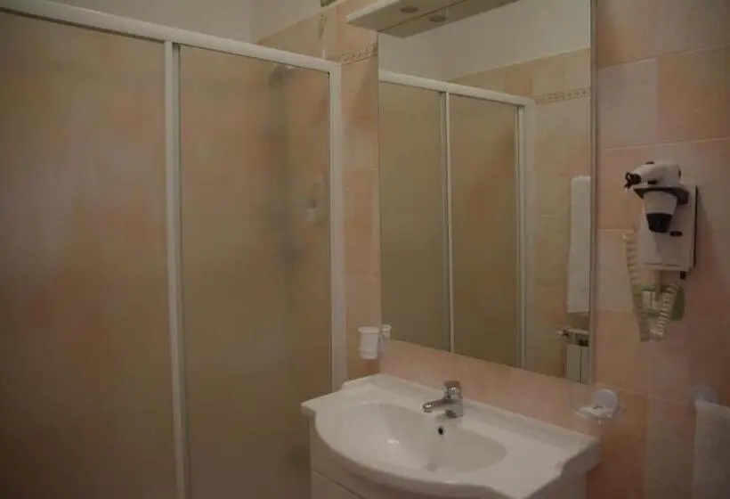 Standard Yhden Hengen Huone, Ai 3 Archi