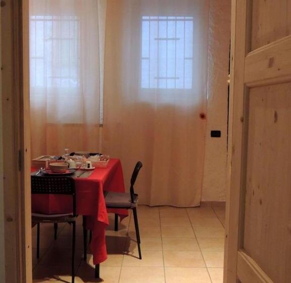 شقة غرفة واحدة, La Casa Del Colonnello