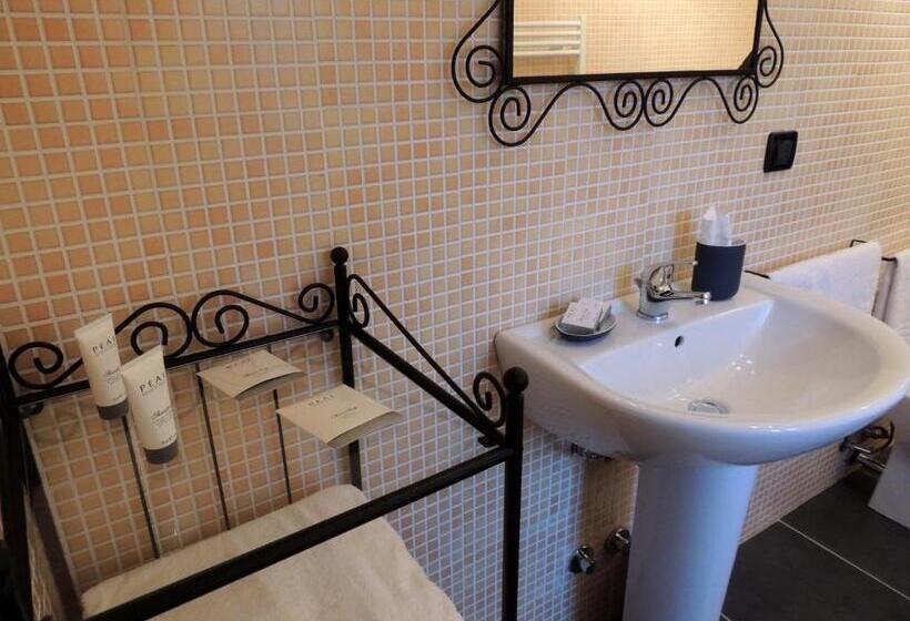 جناح عائلي, La Casa Del Colonnello