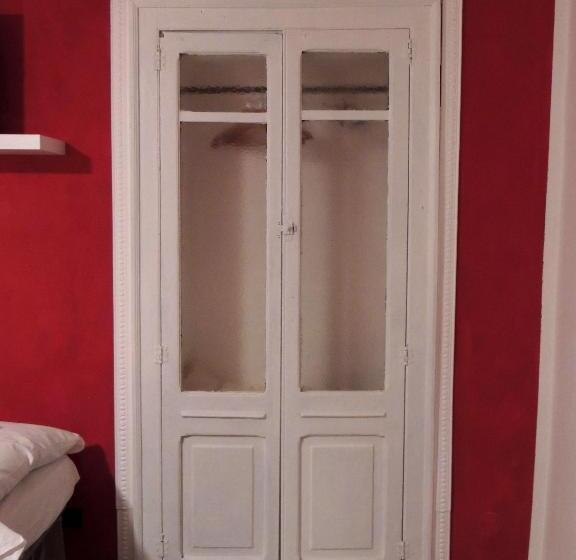 جناح عائلي, La Casa Del Colonnello