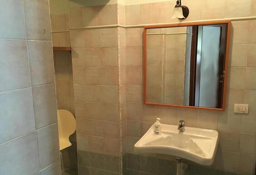 스탠다드 스튜디오, R.t.a. Hotel Monte Rosa