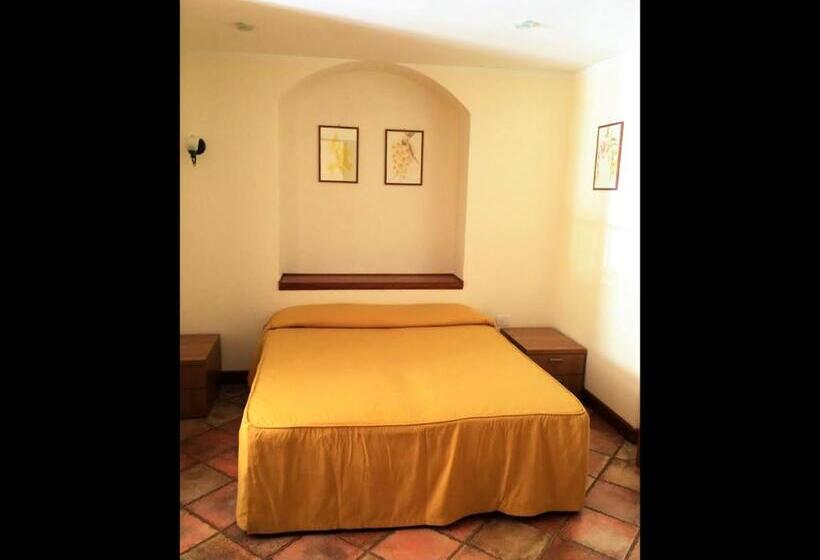 스탠다드 스튜디오, R.t.a. Hotel Monte Rosa