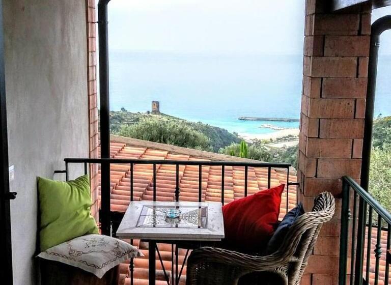 景色の見えるスタンダード4人部屋, B&b Le Anthos