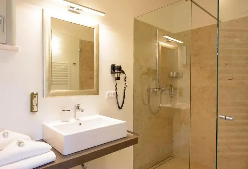 Juniorsviitti Allasnäkymä, Brühl Suites&residence