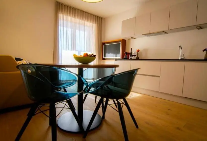 Huoneisto 2 Makuuhuonetta, Brühl Suites&residence