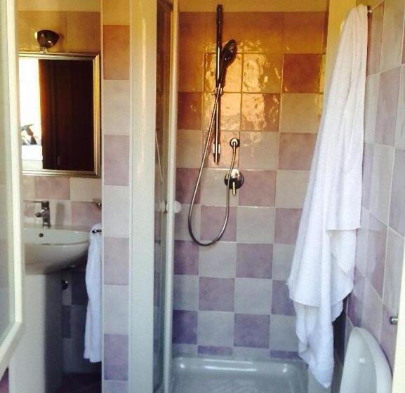 اتاق لوکس با بالکن, Red Stone