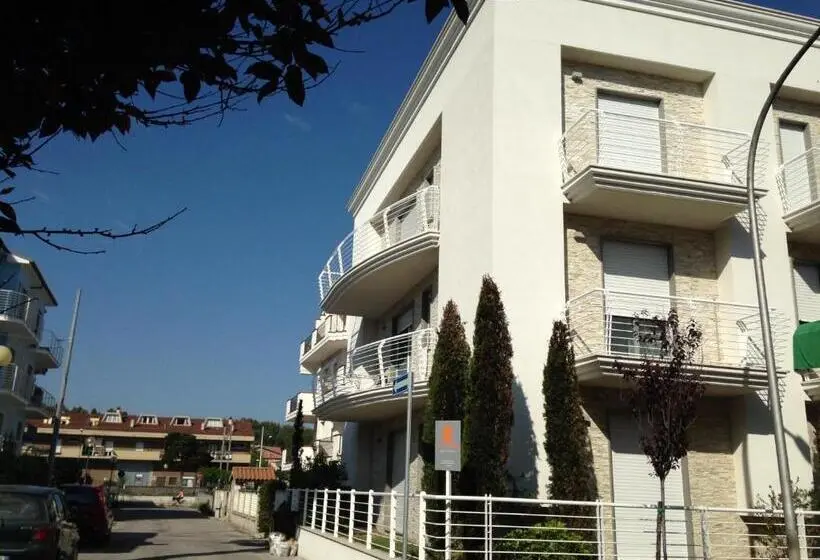 آپارتمان 1 خوابه با چشمانداز دریا, Homiday Residence Bordopineta