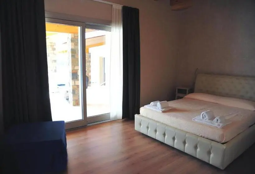Standard-huone Järvinäkymä, Agriturismo Le Fontane