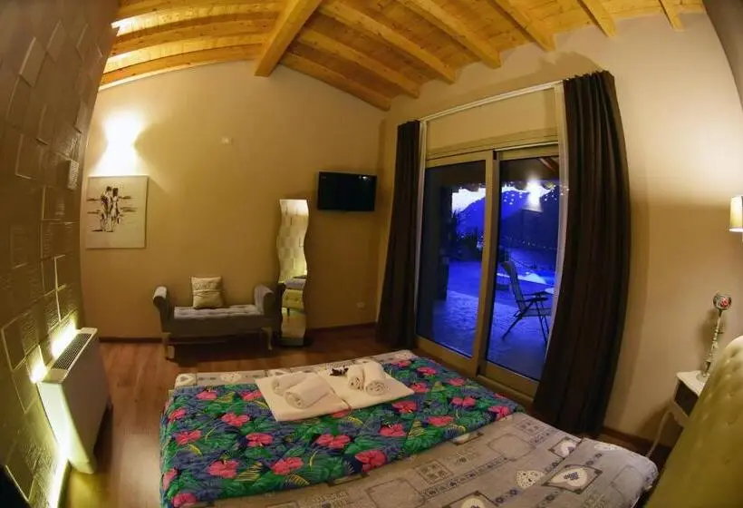 Standard-huone Järvinäkymä, Agriturismo Le Fontane
