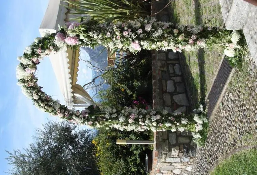 Standard-huone Järvinäkymä, Agriturismo Le Fontane