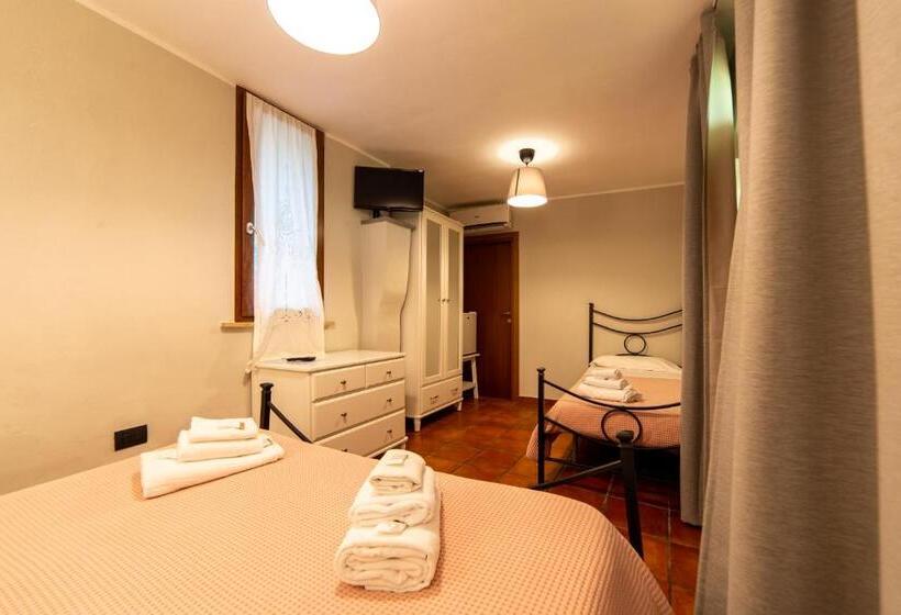 اتاق ساده سه‌ نفره, Agriturismo Santo Stefano