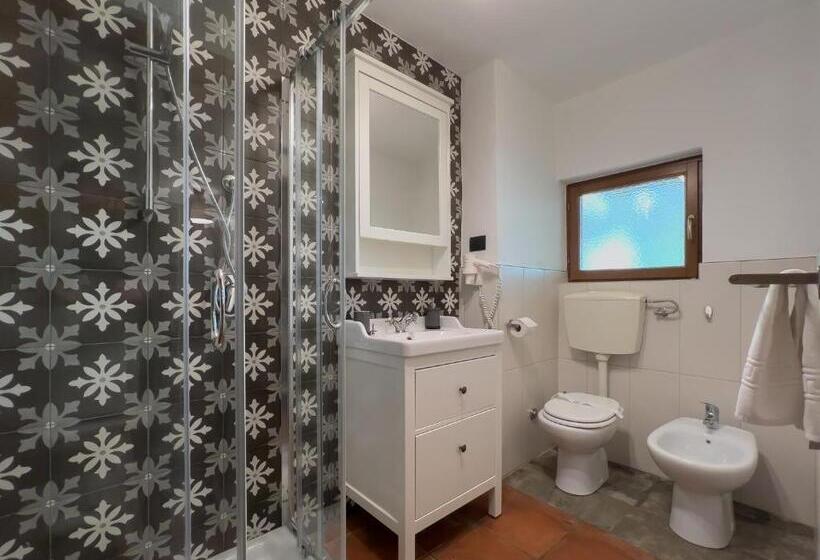 غرفة أساسية ثلاثية, Agriturismo Santo Stefano