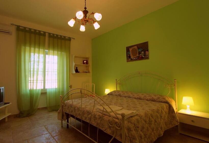 غرفة قياسية, Country Salenthouse