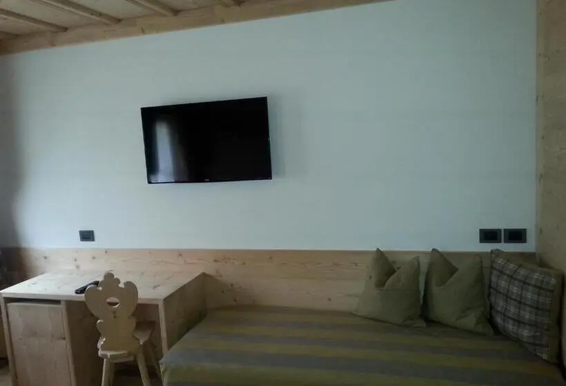 اتاق استاندارد با چشم‌انداز کوهستان, Jägerhaus Agriturismo