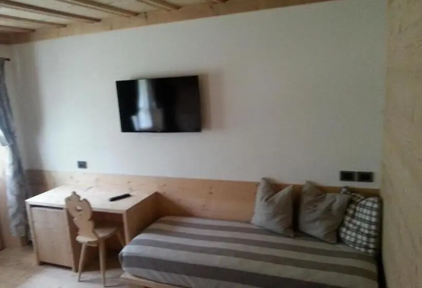 اتاق استاندارد با چشم‌انداز کوهستان, Jägerhaus Agriturismo