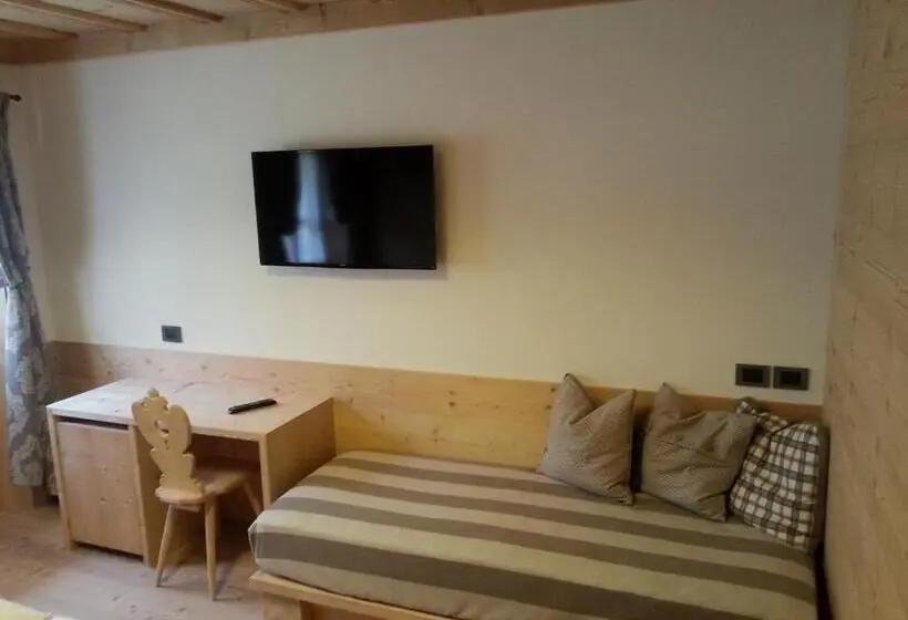 اتاق استاندارد سه نفره, Jägerhaus Agriturismo