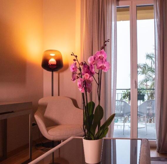 带阳台套房, Miramare Suites