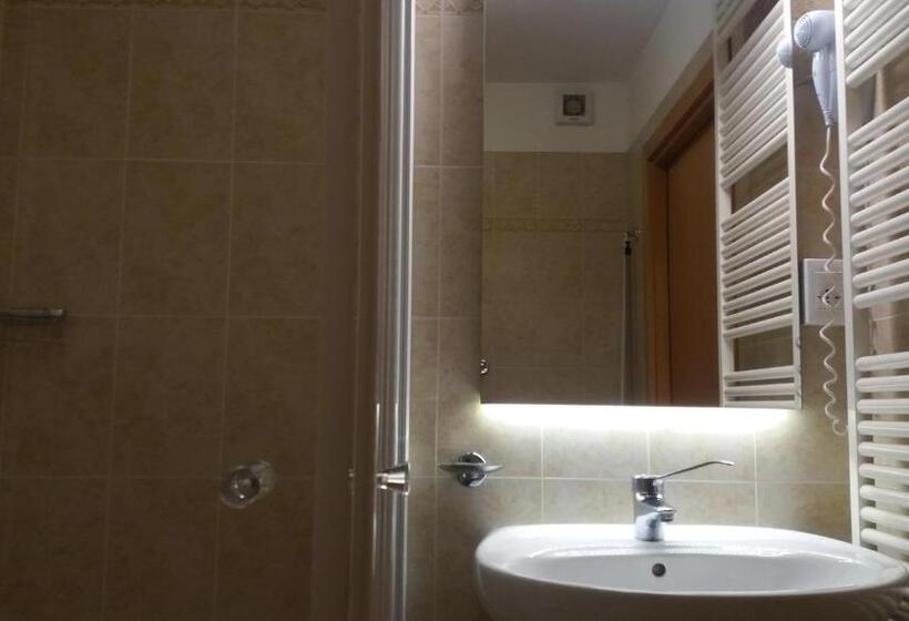 דירת שני חדרים עם מרפת, Park Residence Imperator