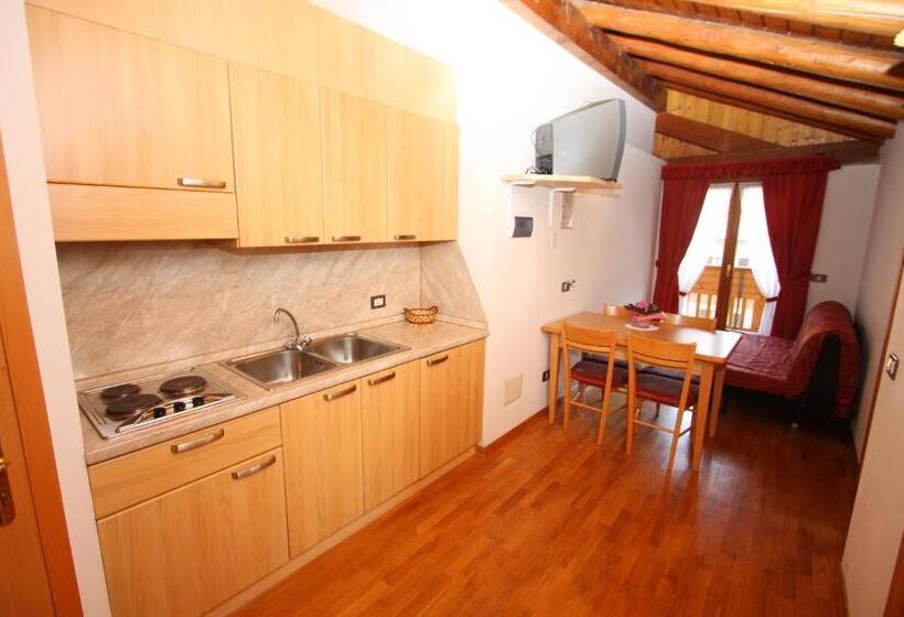 דירת שני חדרים עם מרפת, Park Residence Imperator