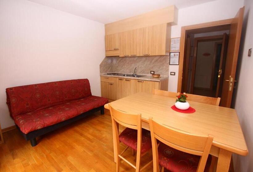 דירת שני חדרים עם מרפת, Park Residence Imperator