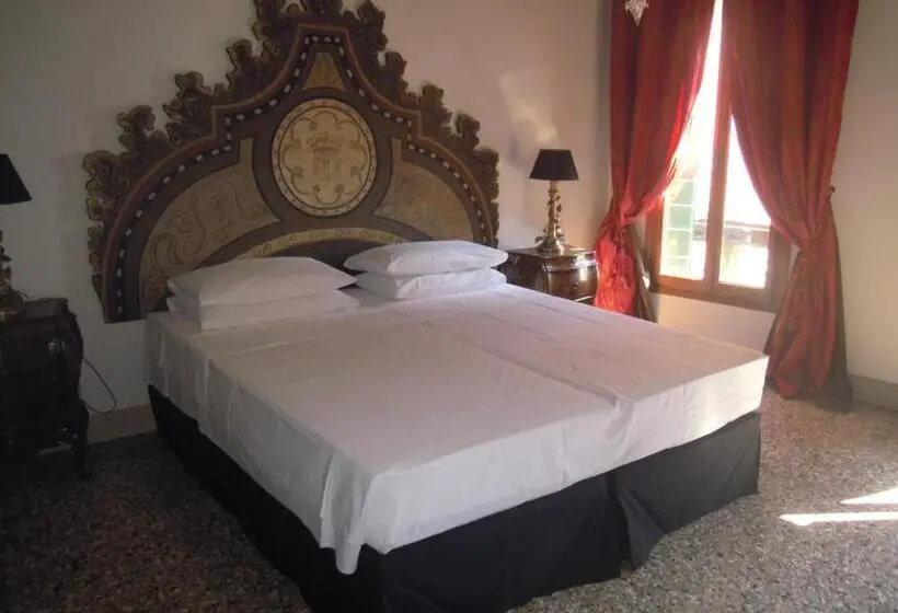 سوییت با چشمانداز باغ, La Residenza 818
