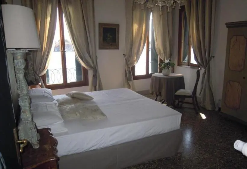 سوئیت جونیور با چشمانداز, La Residenza 818