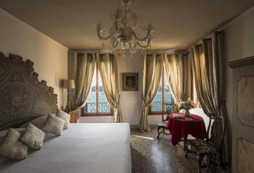 سوئیت جونیور با چشمانداز, La Residenza 818