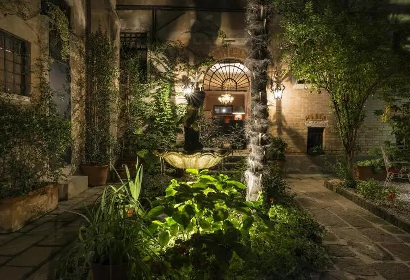 سوئیت جونیور با چشمانداز باغ, La Residenza 818