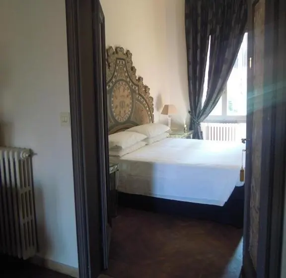 سوئیت جونیور با چشمانداز باغ, La Residenza 818